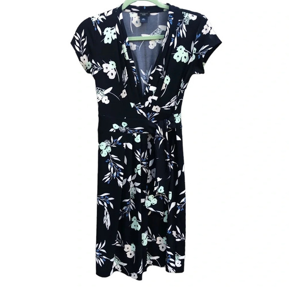 ANN TAYLOR SHORT SLEEVE FLORAL WRAP DRESS - Picture 1 of 5